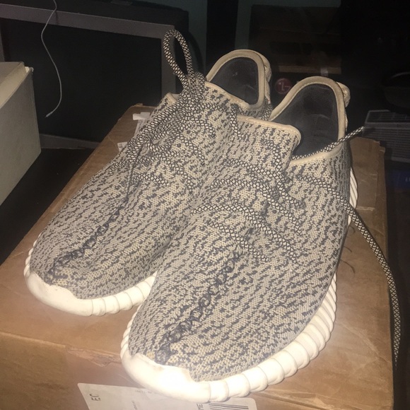 Used pair of Yeezy turtle doves. - Picture 1 of 4